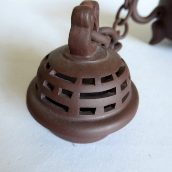 VINTAGE NEW TRADITIONAL CHINESE YIXING ZISHA LID & CHAIN HANDMADE CLAY TEAPOT - Picture 12 of 16